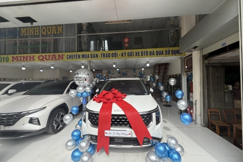Lễ bàn giao xe kia canival cho khách tại salon autominhquan