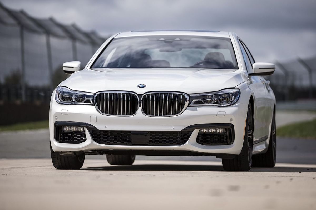 Mua lại ô tô BMW 7 Series cũ giá cao thủ tục gọn