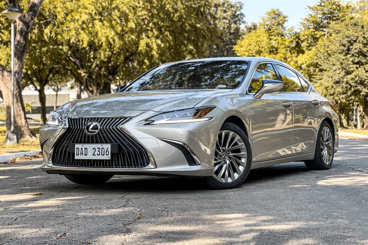 Mua lại ô tô Lexus ES cũ trả tiền mặt nhanh