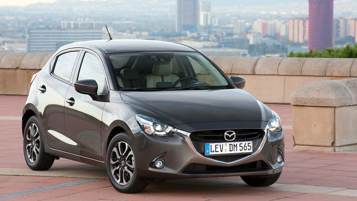 Mua ô tô Mazda 2 cũ trả tiền mặt uy tín