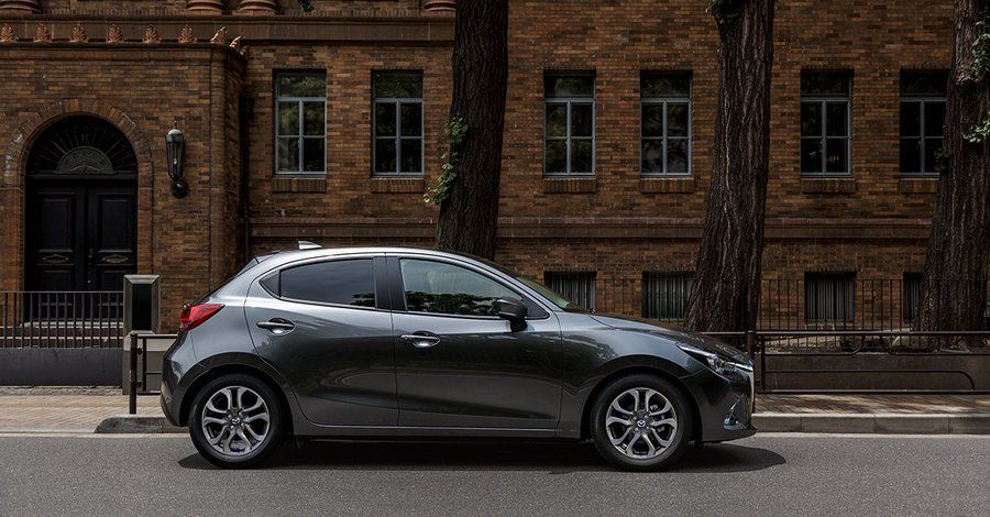 Mua ô tô Mazda 2 cũ trả tiền mặt uy tín