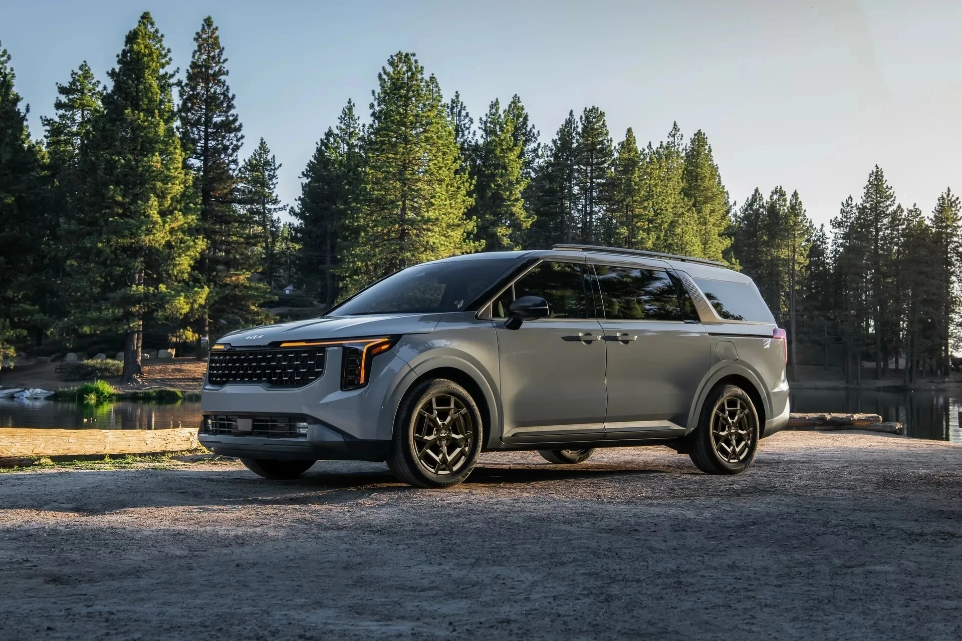 Thu mua ô tô Kia Carnival cũ giá cao tận nơi tại auto minh quân