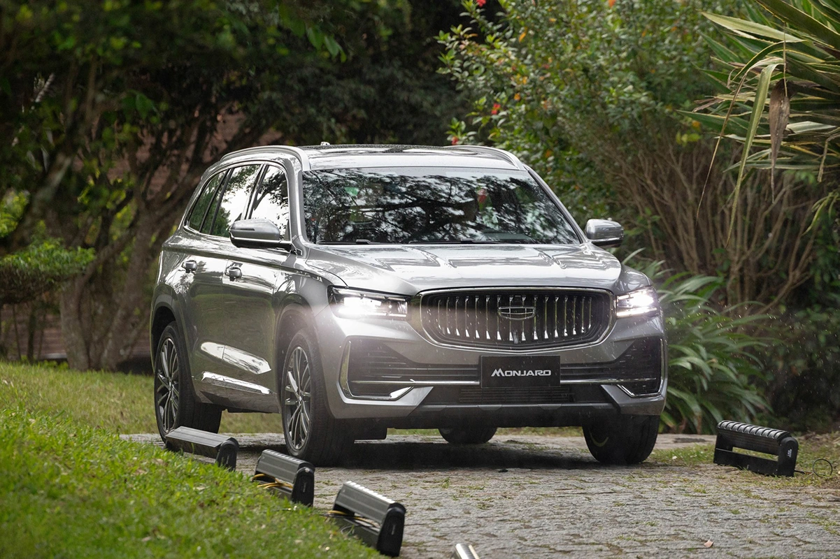 Vì Sao Khách Hàng Tân Phú Tin Tưởng AUTO MINH QUÂN?
