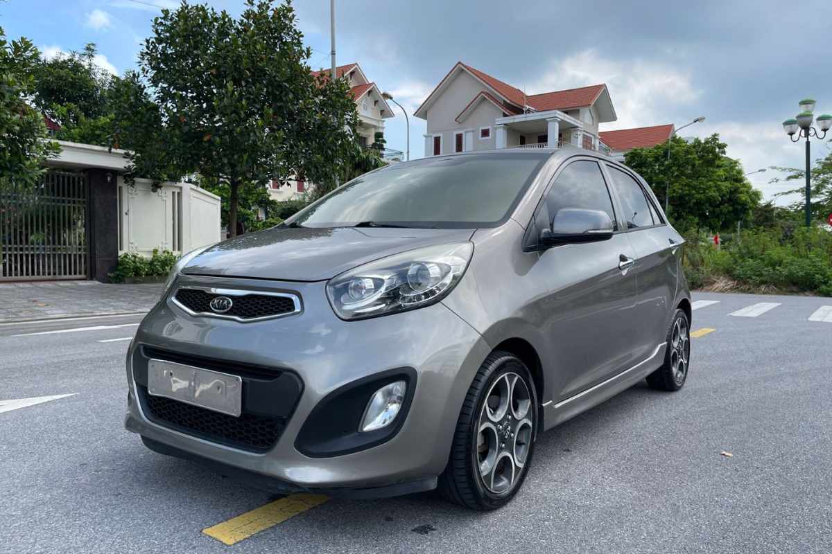 Mua lại xe ô tô cũ các đời, giá cạnh tranh