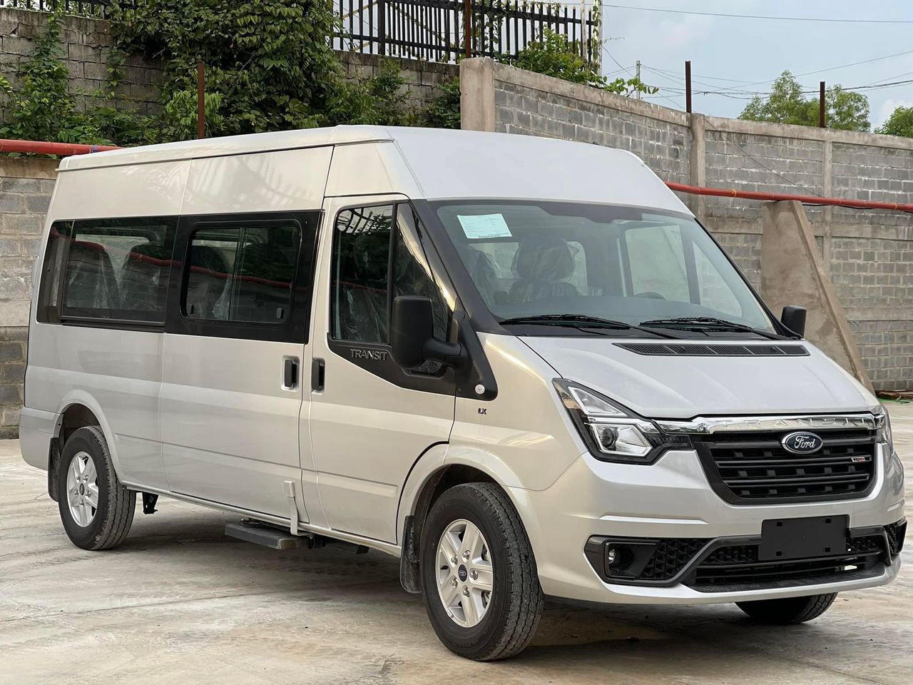 Thu mua xe Ford Transit cũ giá cao