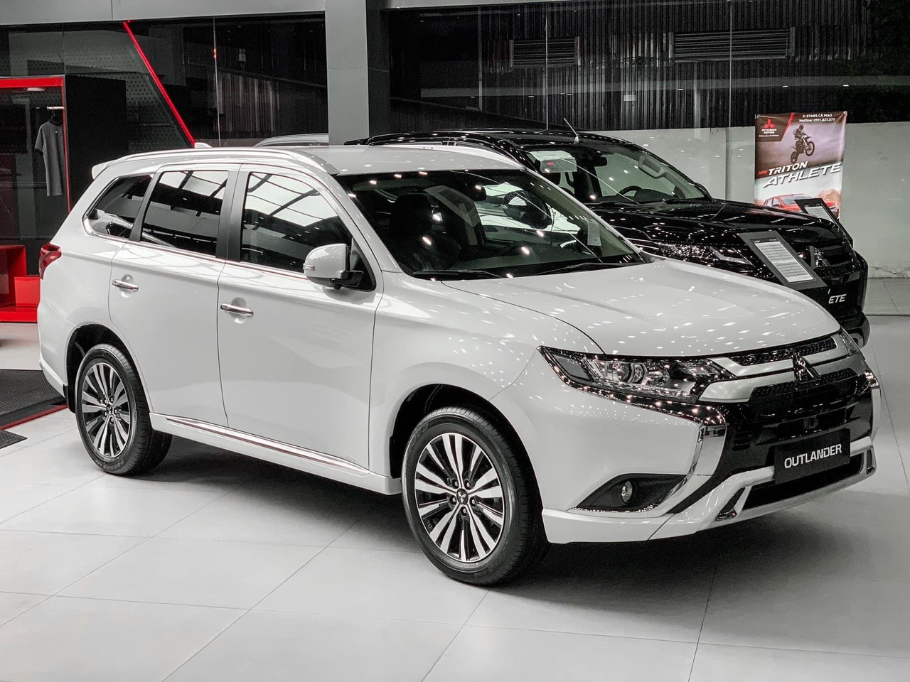 Thu Mua Xe Ô Tô Cũ Mitsubishi Outlander – Mẫu CUV 5+2 Hoàn Hảo Cho Gia Đình