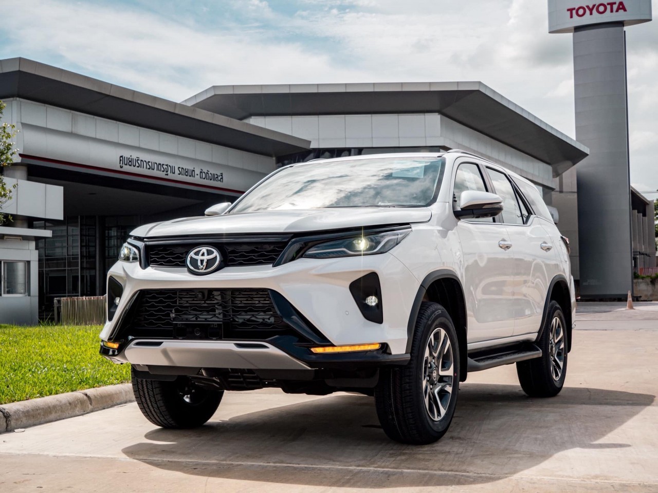 Thu mua xe Toyota Fortuner cũ giá cao
