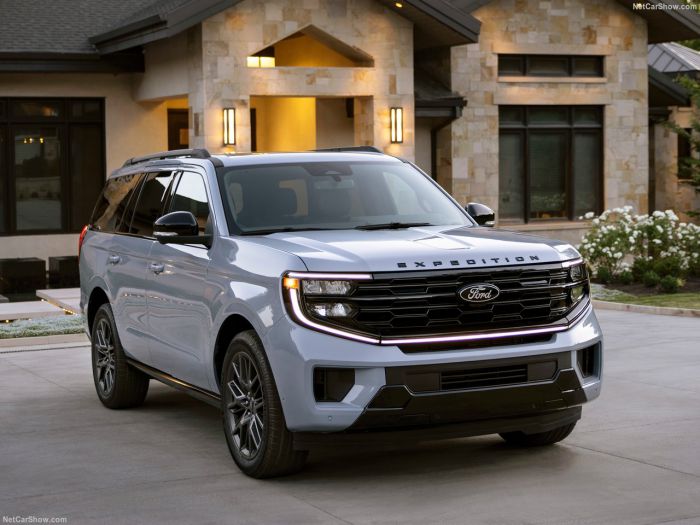 Thu mua xe Ford cũ giá cao uy tín tận nơi