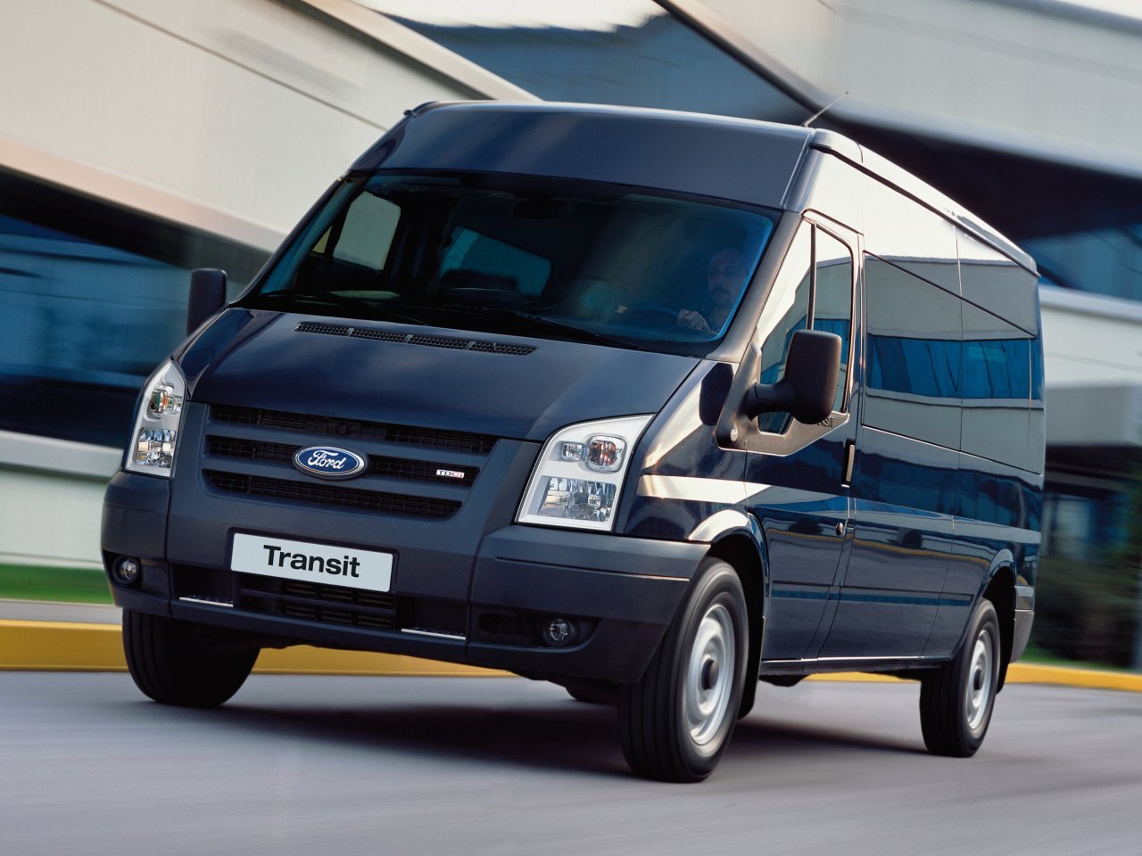Thu mua xe Ford Transit cũ giá cao nhất thị trường